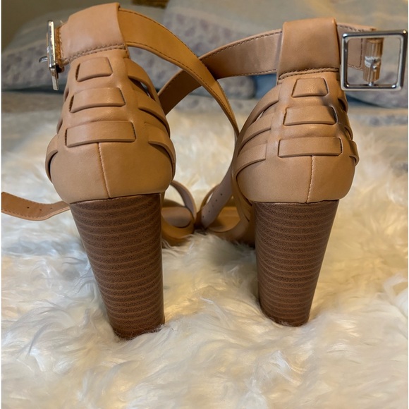 Nude Heels - Picture 3 of 5